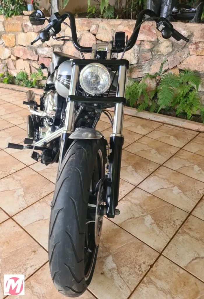 Imagens anúncio Harley-Davidson Softail Breakout